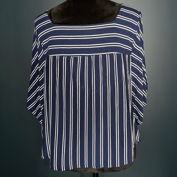 Universal Thread • Winged Top - Picture 4 of 5